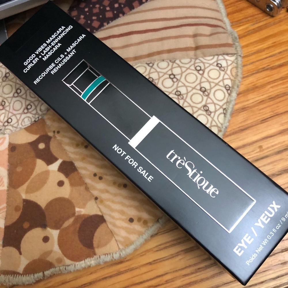 Good vibes mascara black